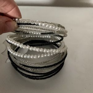 Expanding bracelet different beads